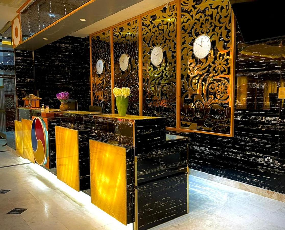 Asian Hotel ดักม์ ภายนอก รูปภาพ